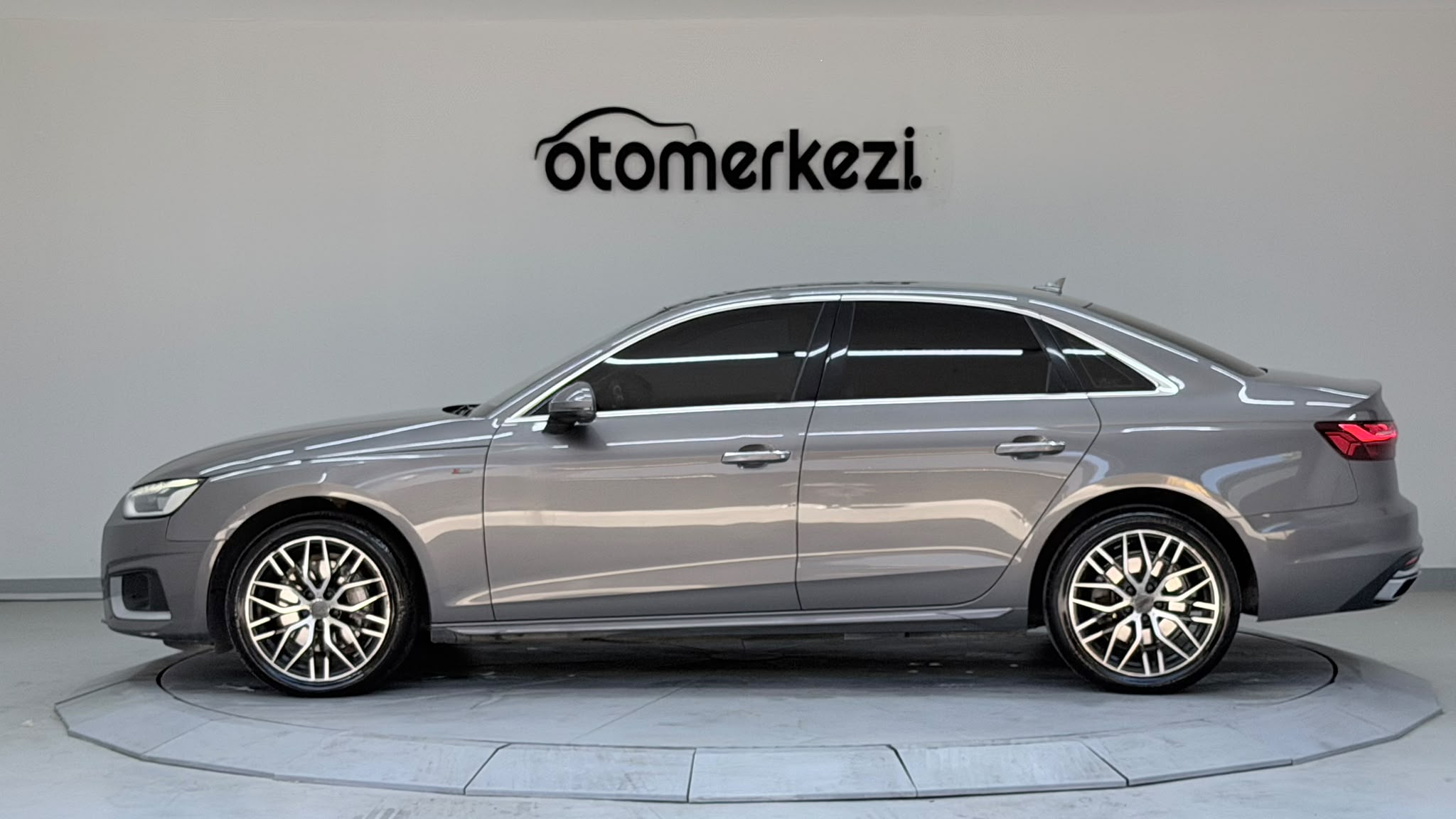 AUDI A4 26